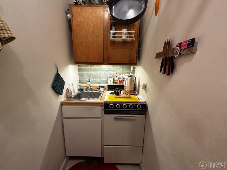 Building Photo - 16 Davis Ave