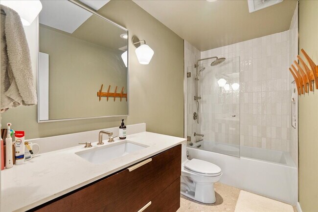 Building Photo - Unique 3BR / 1.5BA Mid-Century Townhome in Reston’s Iconic Hickory Cluster