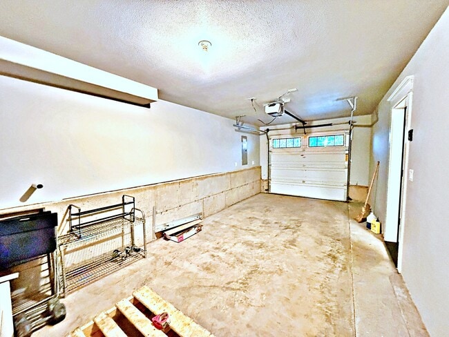 Building Photo - 1707 SW Moss St