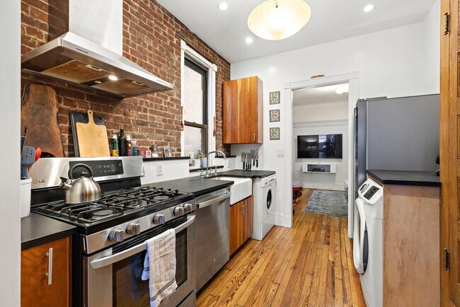 Building Photo - 1110 Park Ave