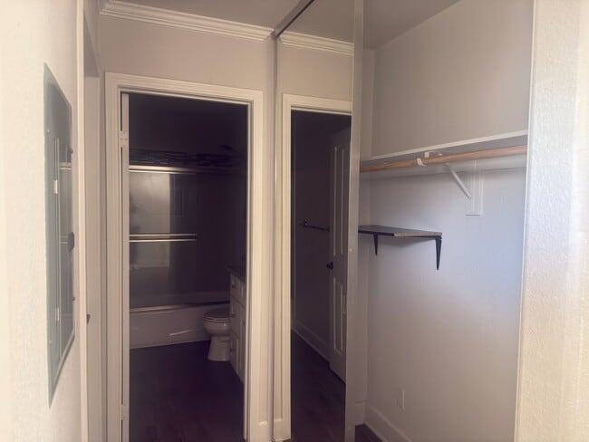 Building Photo - 8545 Villa La Jolla Dr