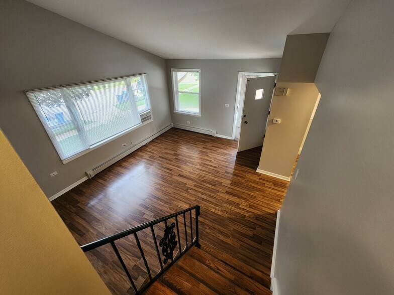 Building Photo - 533 Ryan Ln