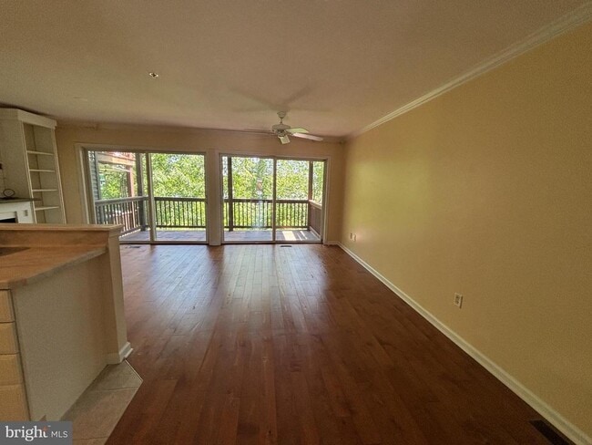 Building Photo - 113 NE Isles Dr