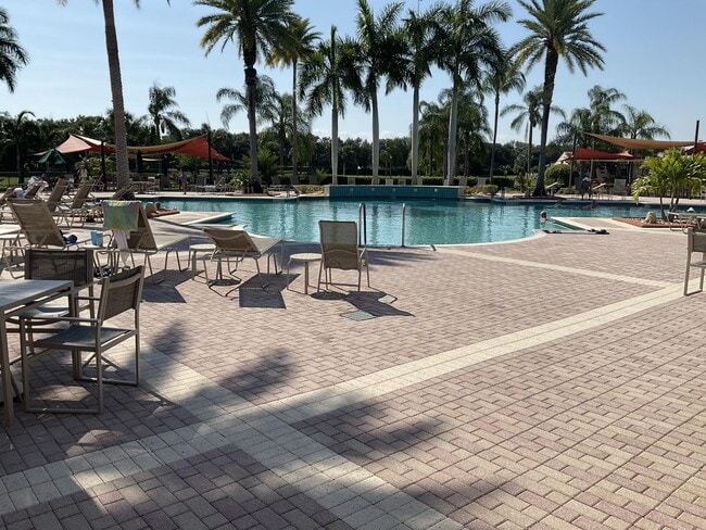 Building Photo - 364 Sunview Way