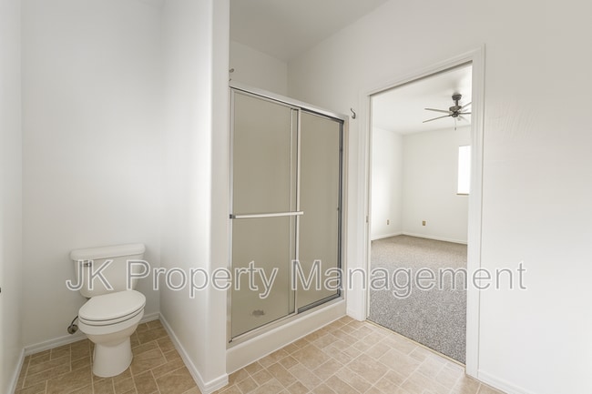 Building Photo - 819 6th Ave S