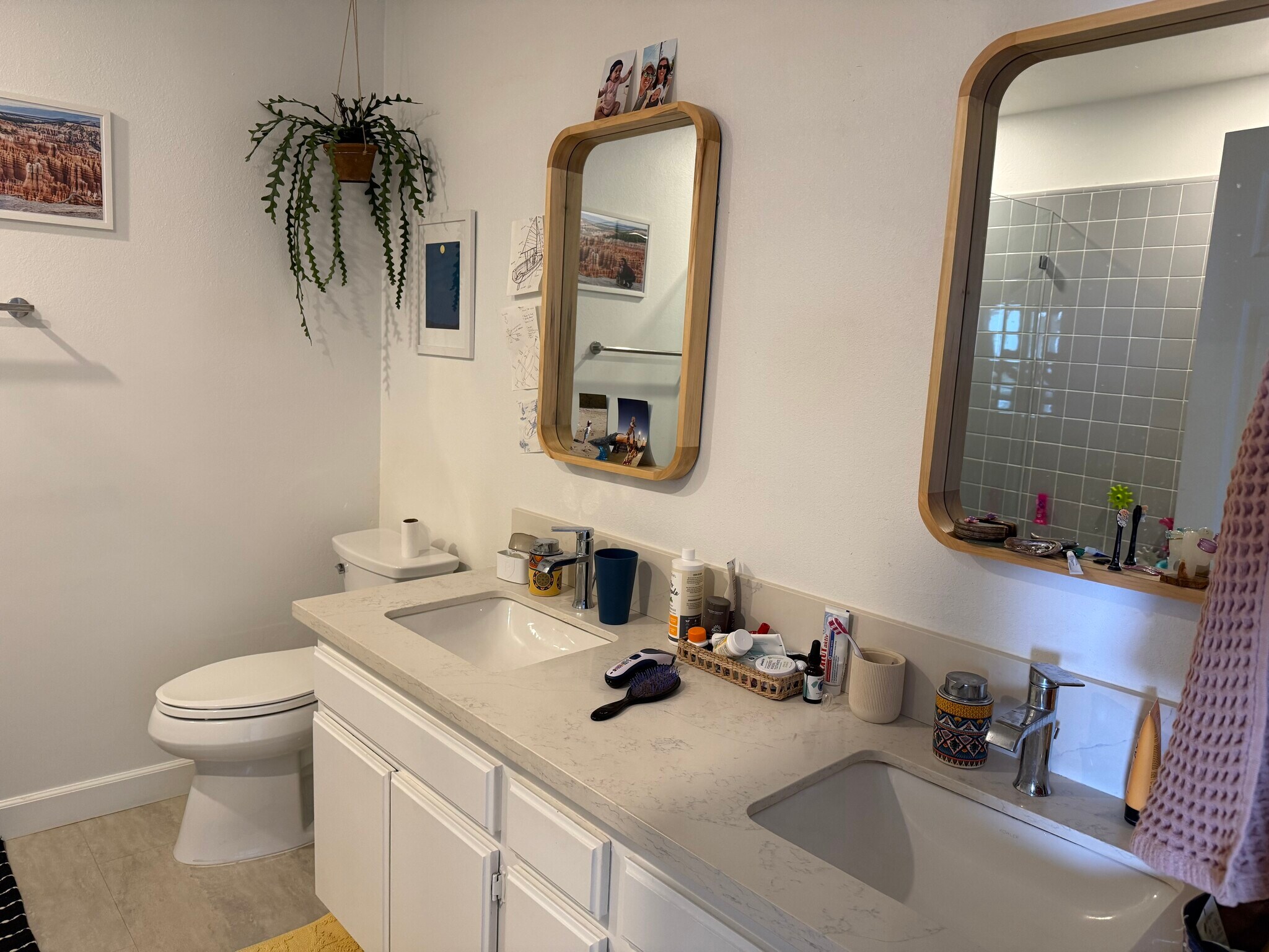 Master Bath (2 sinks, 1 tub, 1 stand-up shower) - 222 S Guadalupe Ave