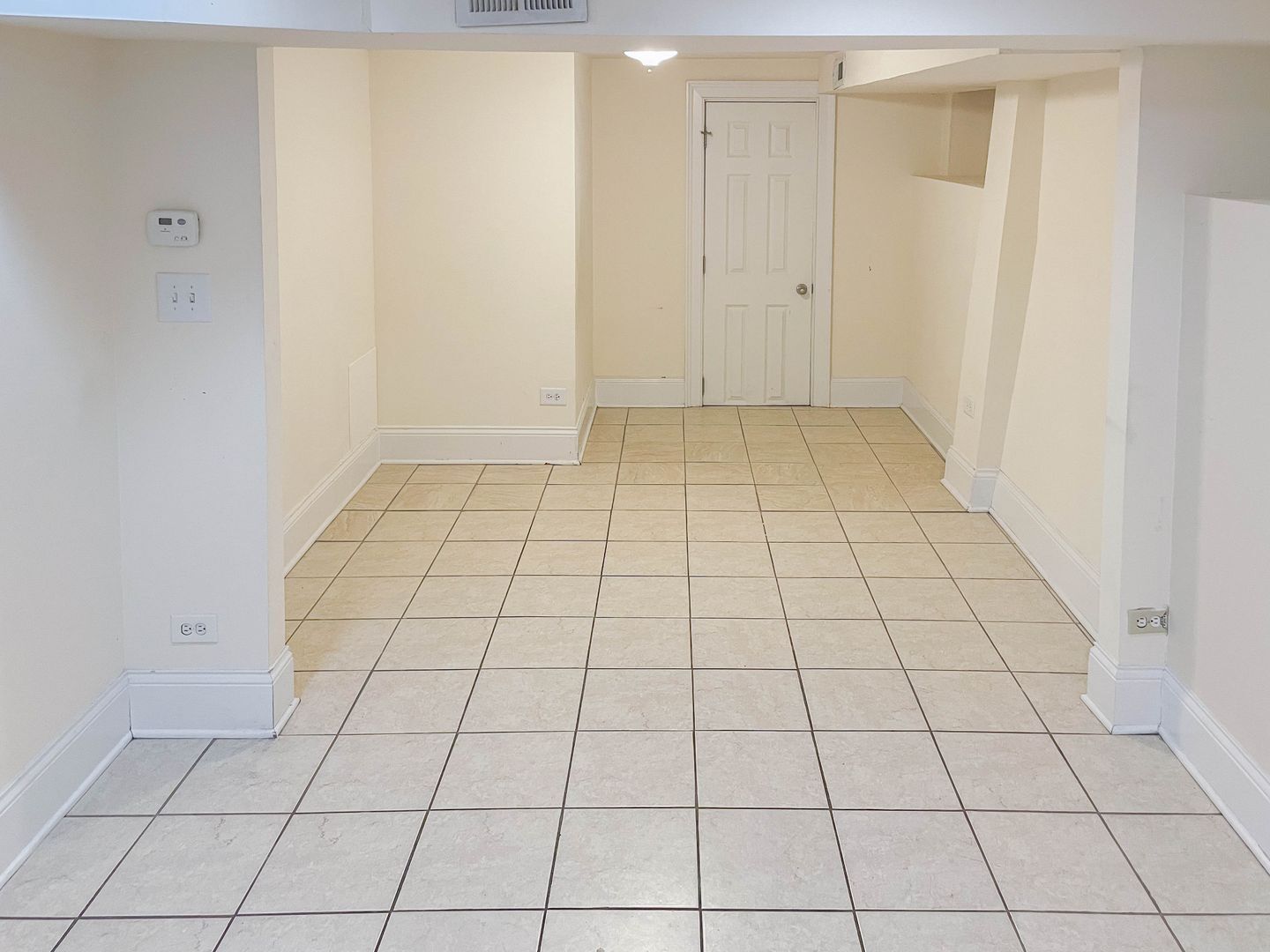 Building Photo - 871 W Lill Ave