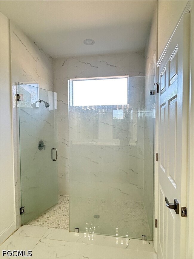 Building Photo - 2022 Xelda Ave N