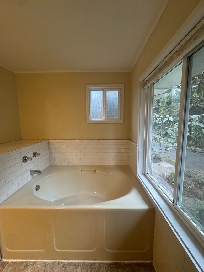 Building Photo - 5-Bed, 3-Bath in South Eugene