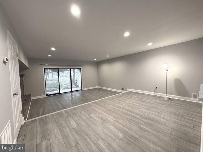 Building Photo - 3 Stout Ct