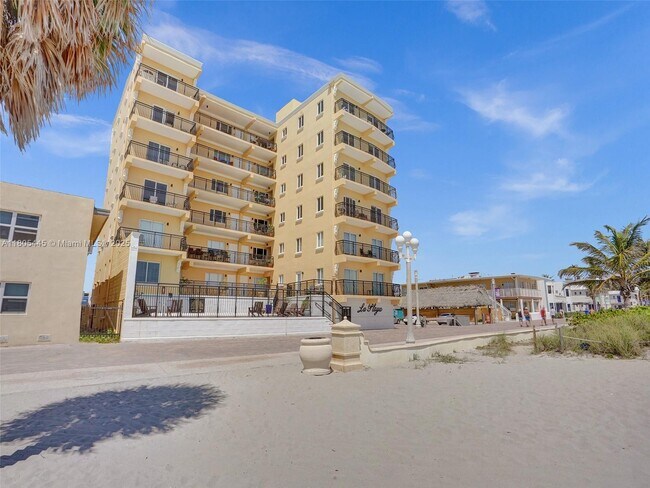 Building Photo - 1815 N Surf Rd