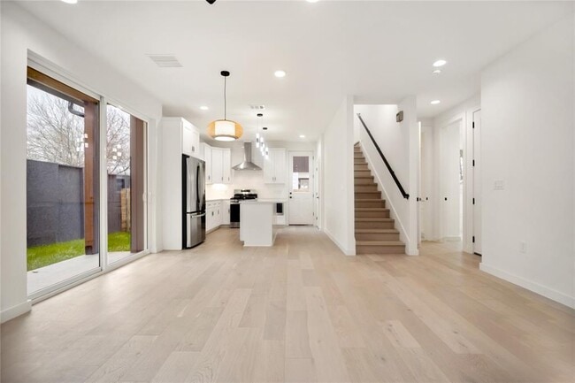 Building Photo - 5305 Ledesma Rd