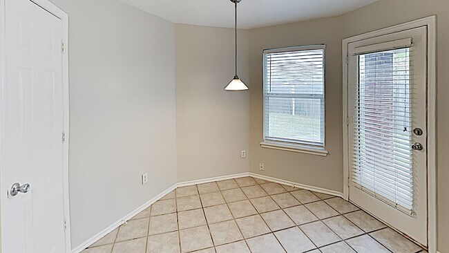 Building Photo - 4 Bedroom 2 Bath in Deer Creek Schools- Ga...