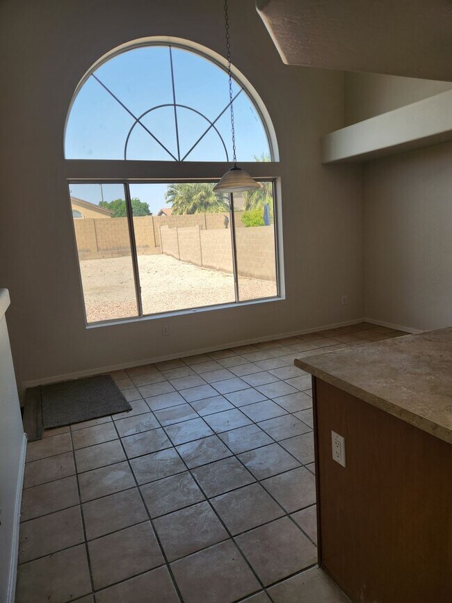 Building Photo - Sundance golf community home, 3 car garage, RV gate