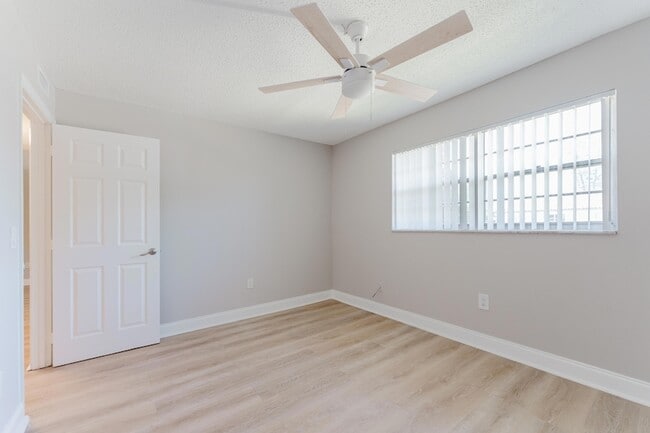 Building Photo - 650 SW 2nd Ave