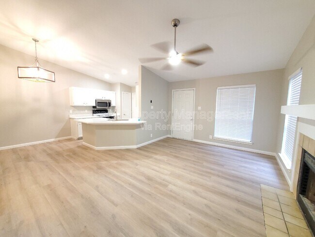 Building Photo - 5717 Lochmoor