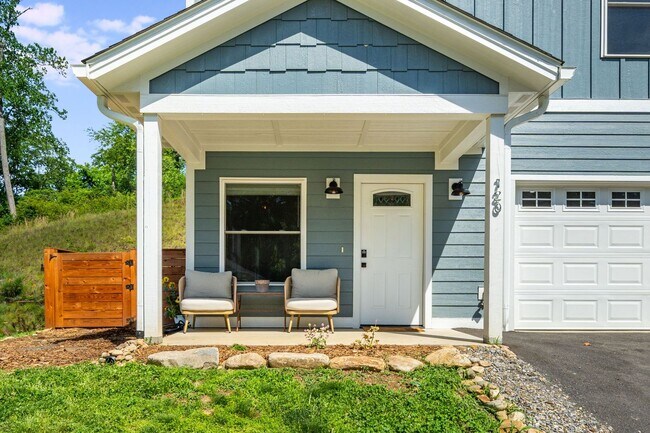 Building Photo - North Asheville 3-Bedroom Home with Fenced-In Yard Near Upcoming Taylor's Wave