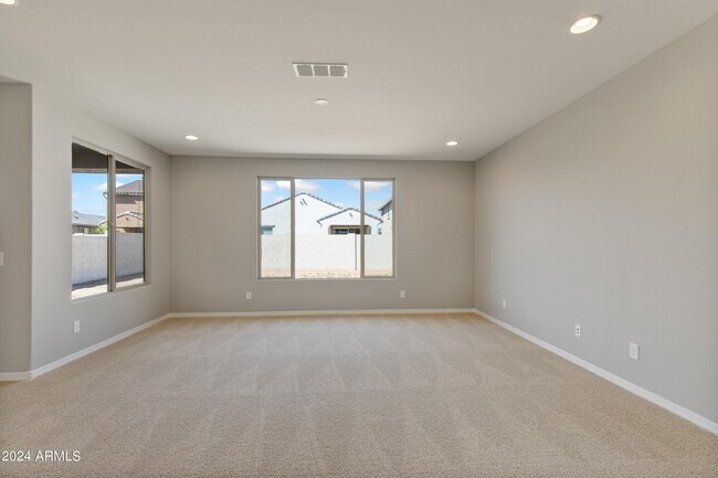 Building Photo - 8956 W Luke Ave