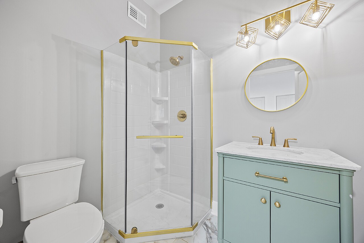 Building Photo - 1109 E Carson St