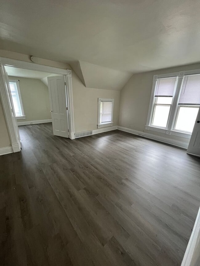 Building Photo - 1427 20th Ave
