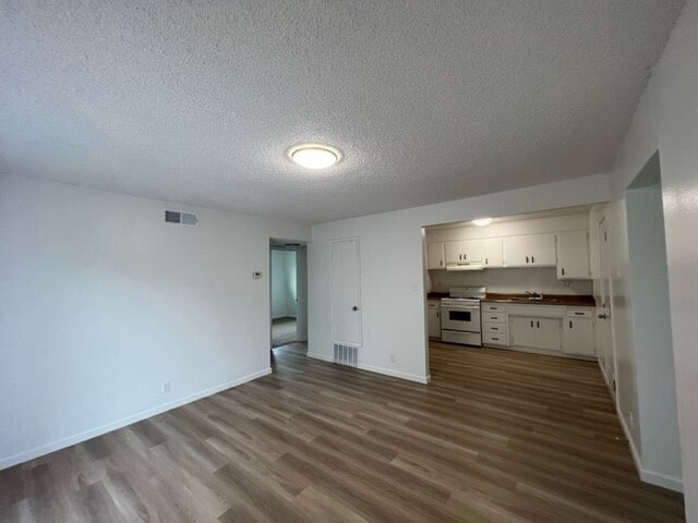 Building Photo - Charming 2 bedroom and 1 bath Duplex in Sacramento