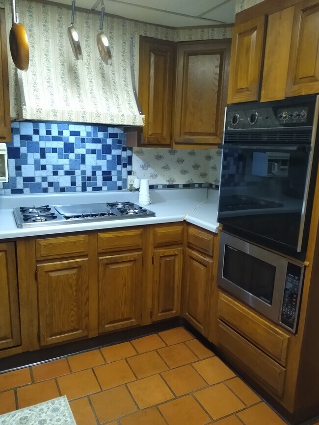 Building Photo - 47 Continental Ave