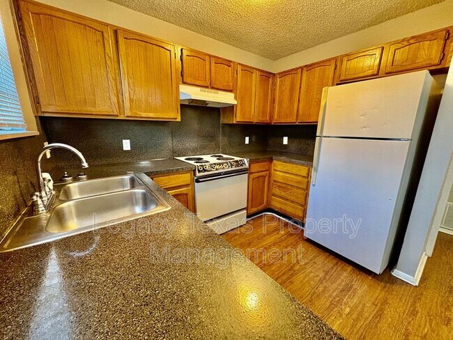 Building Photo - 1407 Courtney Pl
