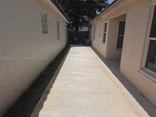 Building Photo - 14241 SW 151st Ave