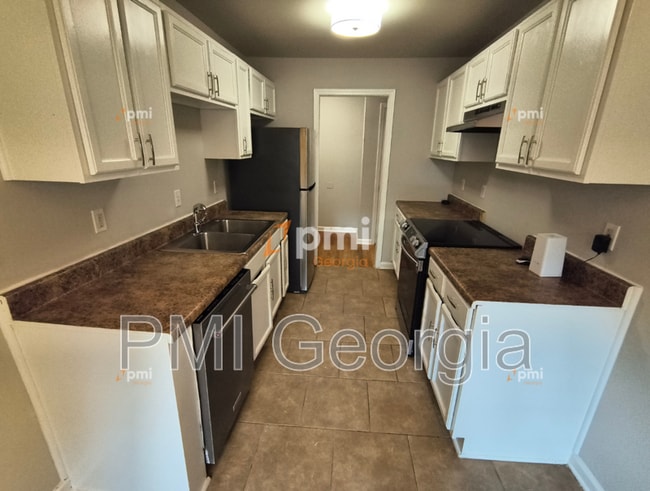 Building Photo - 819 Forrest Cir SE