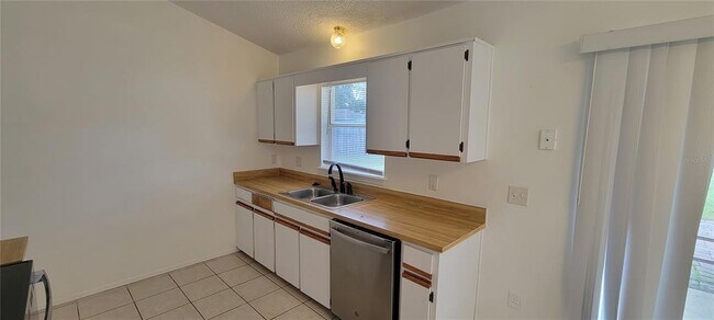 Building Photo - 5131 Kati Lynn Dr
