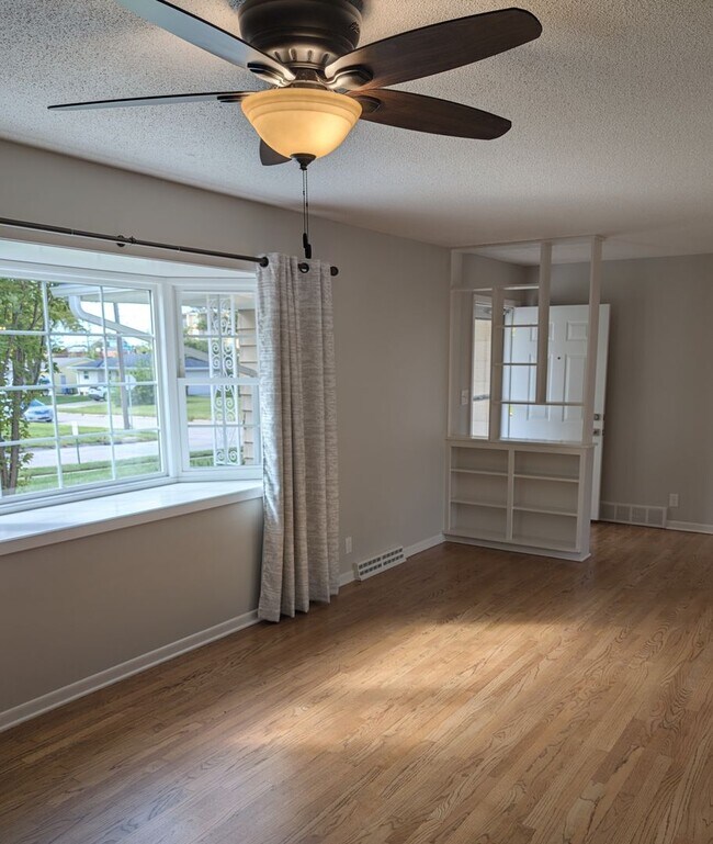 Building Photo - 1216 Robin Dr