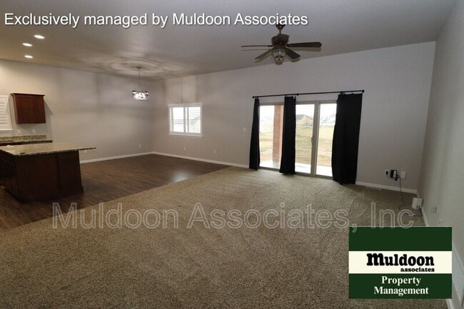 Building Photo - 1207 W De La Vista Ct