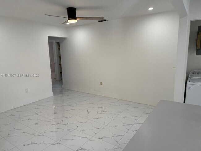 Building Photo - 1280 W 38th St