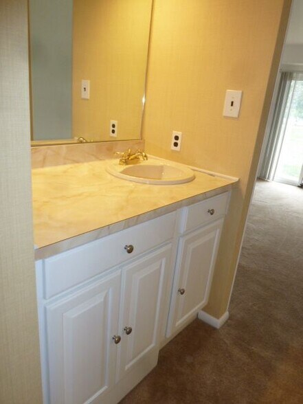 Building Photo - 1218A Crosshill Ct