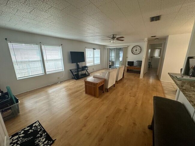 Building Photo - 55 and over 2 bed 2 bath home in Lake Mary! ** Move in Special $500 off your first months rent**