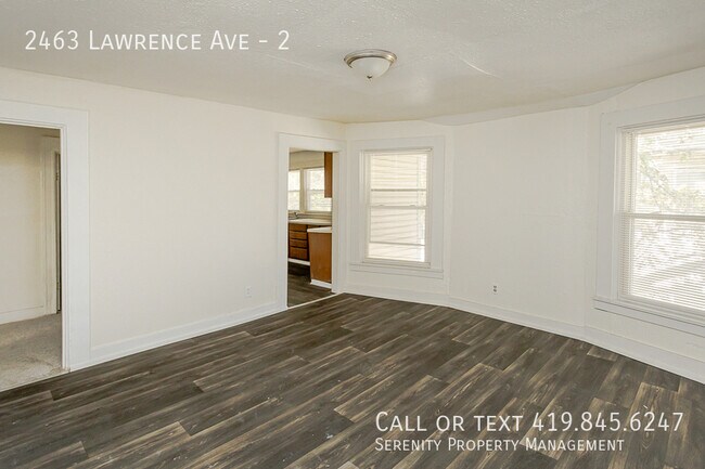 Building Photo - 2463 Lawrence Ave