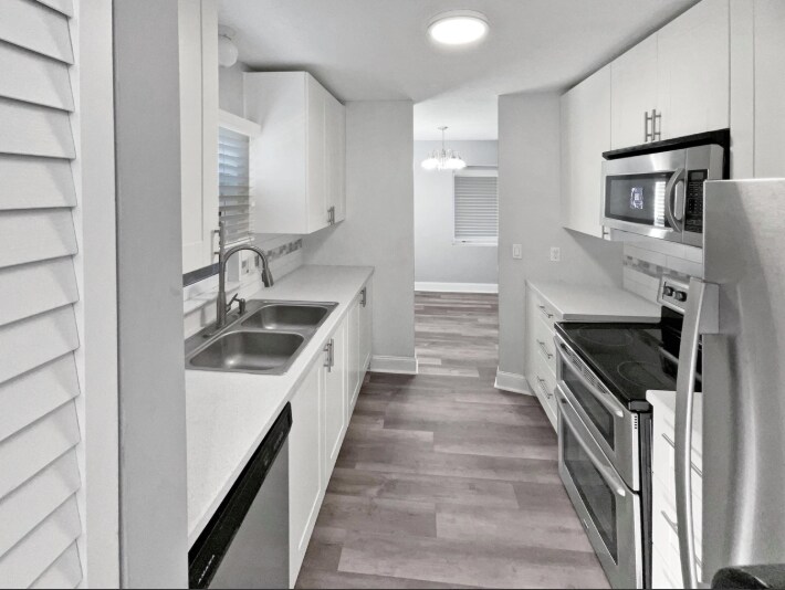 Building Photo - 409 Coconut Ave E