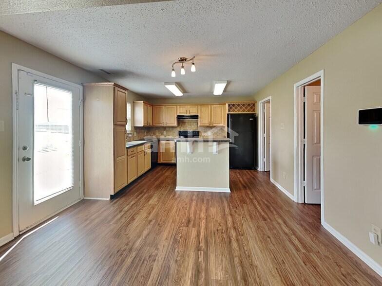 Building Photo - 6765 W Littleton Dr