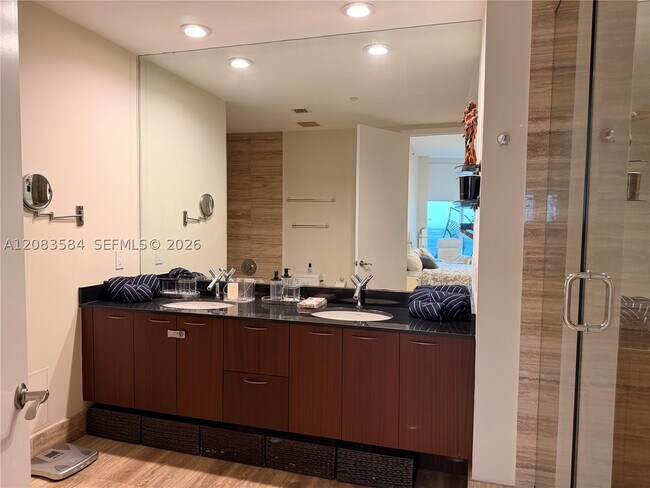 Building Photo - 15811 Collins Ave