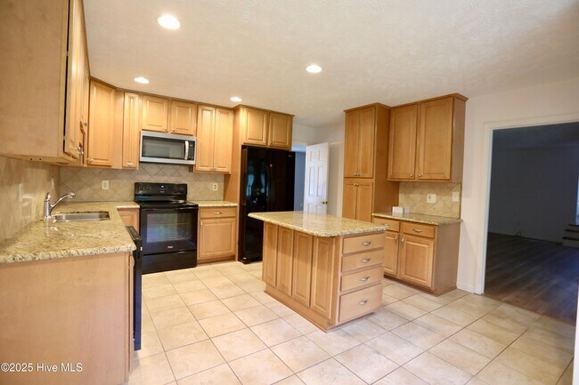Building Photo - 202 Haldane Dr