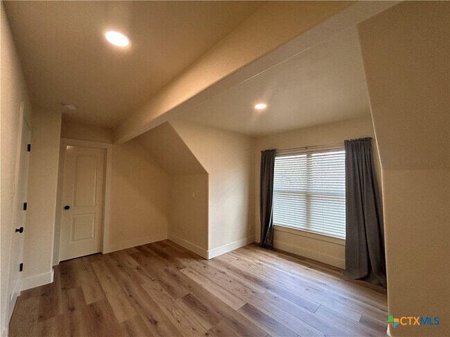 Building Photo - 406 Williams Way