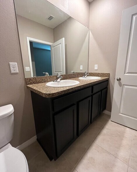 Building Photo - 17055 Oval Rum Dr