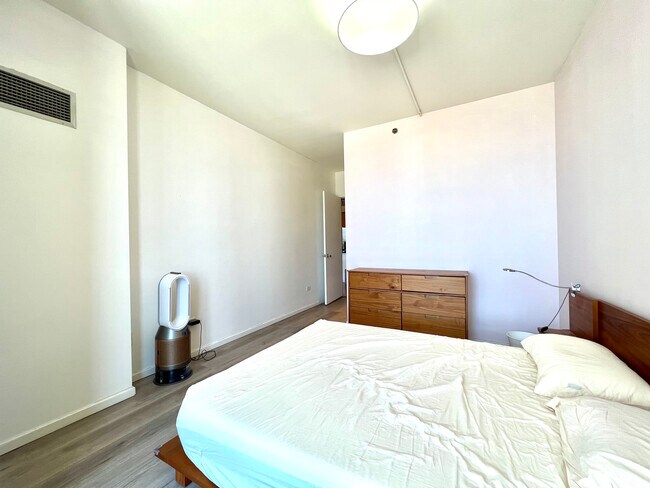 Building Photo - 210 S Desplaines St