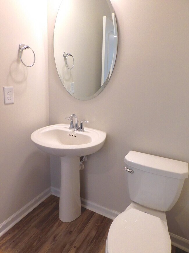 Building Photo - Luxury Townhome In Rea Farms Near Waverly!...