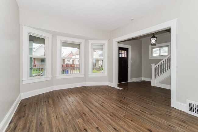 Building Photo - Charming 3-Bedroom Cleveland Home