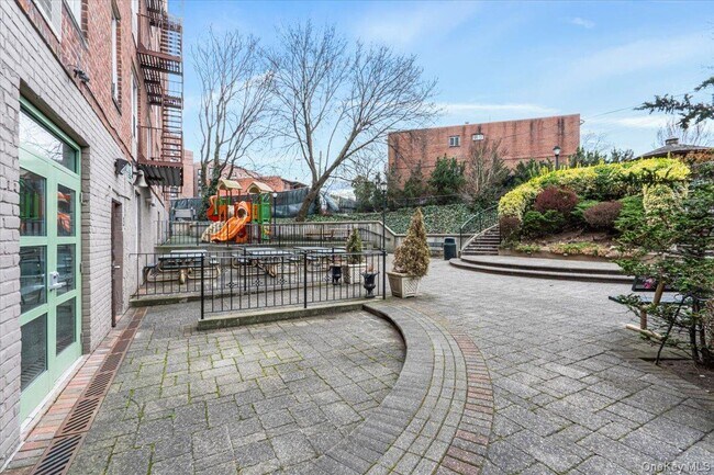 Building Photo - 59-30-59108 108th St