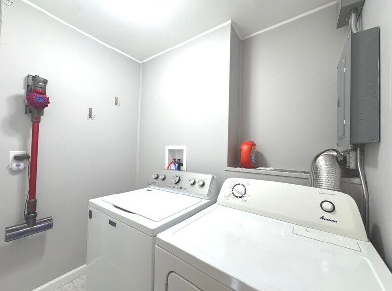 Building Photo - 681 Stockton Heights Dr