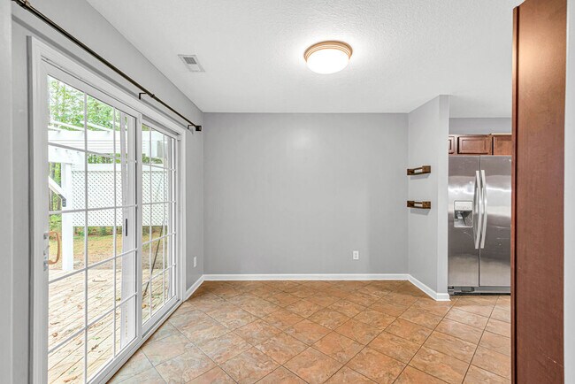 Building Photo - 174 Live Oak Dr