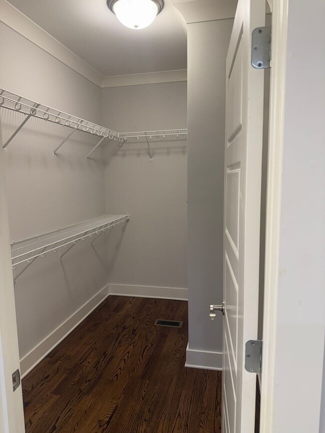 Building Photo - Ready to Rent in Barnsley Park