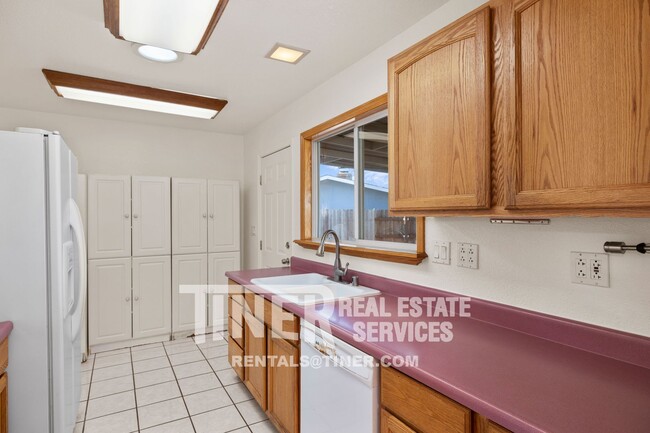 Building Photo - Pet Friendly 3-Bedroom Home with Covered P...